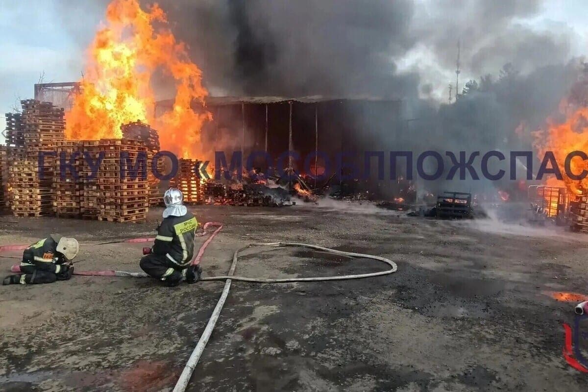 В Одинцово огнеборцы локализовали крупный пожар на улице Восточной