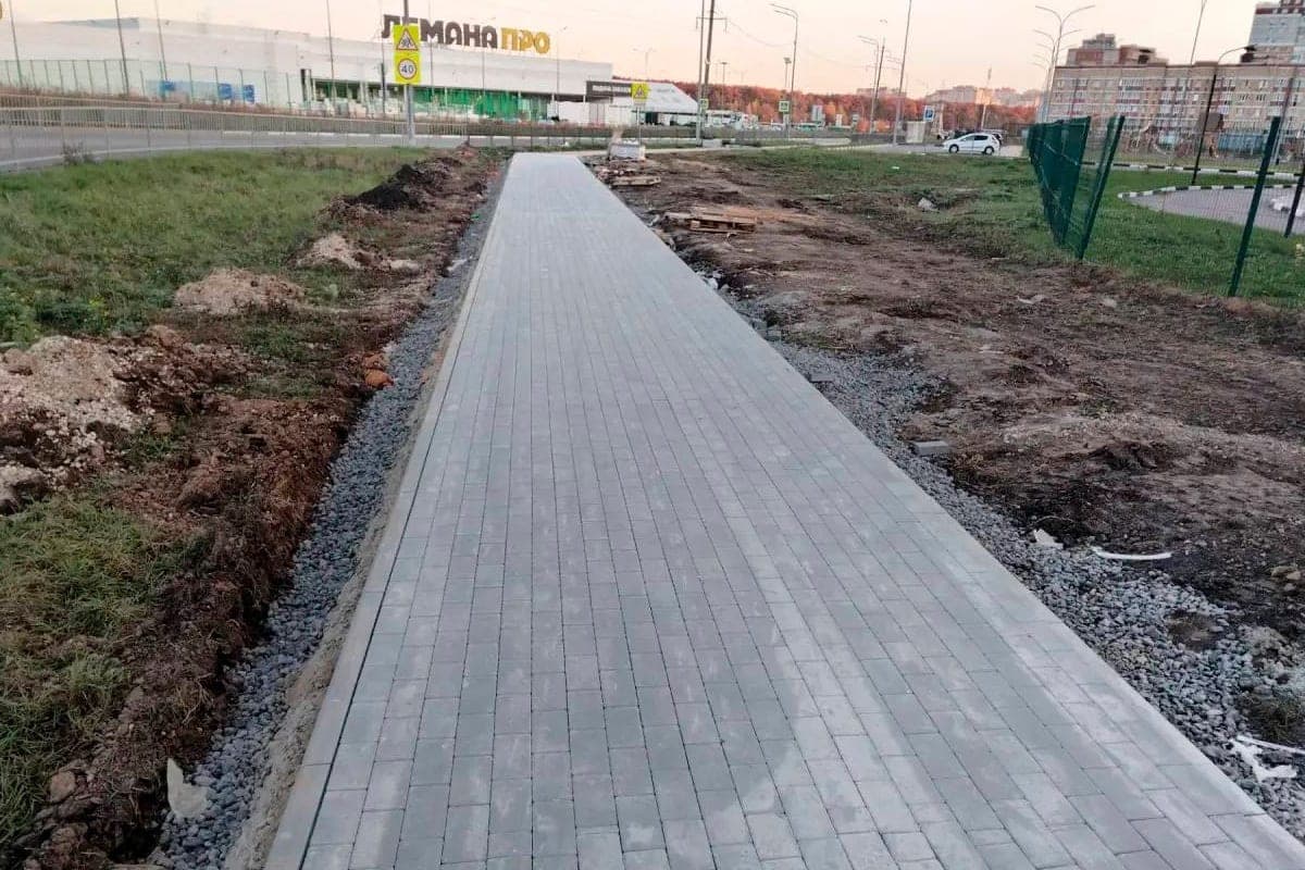 In “Eletsk” equip the sidewalk from school to the shopping center