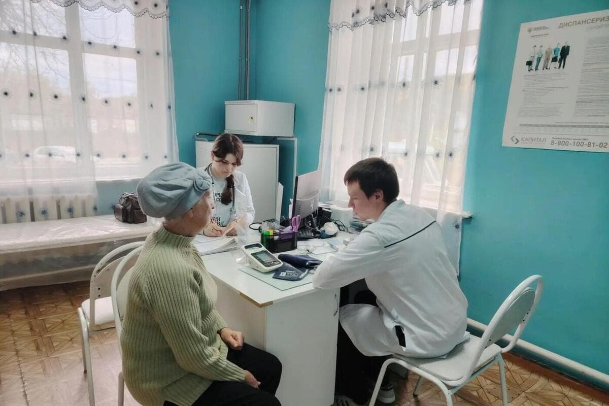 “Good to the village”: Penza doctors and volunteers examined the residents of Old Kryazhim