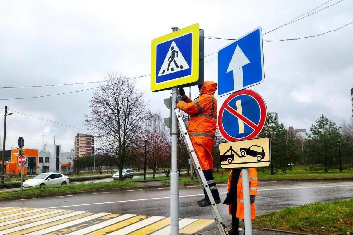 In the village of Turovo near Serpukhov restored road signs