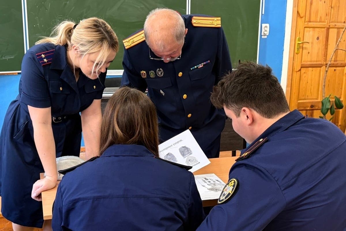 Cadets “Star” in Smolensk told about the history of forensics and taught to take fingerprints