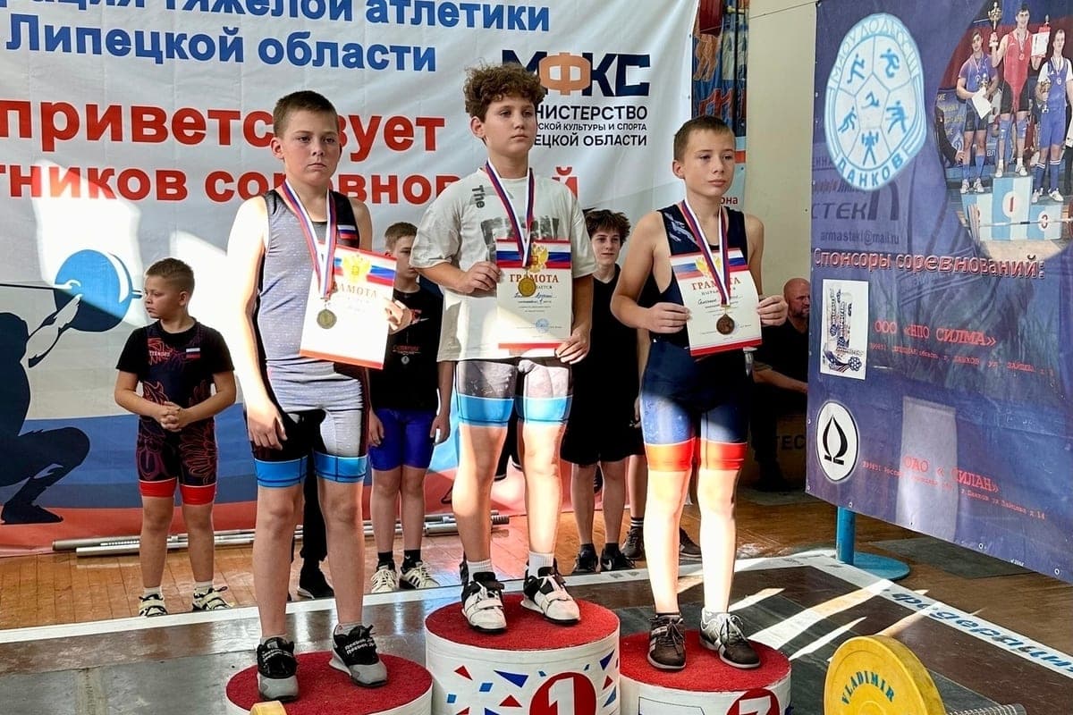 Yelchanin Maxim Yelchin became the second in the regional weightlifting tournament