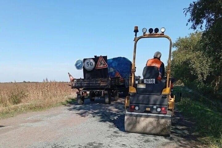 On the roads of the Zaporozhye region sealed pits without blocking traffic