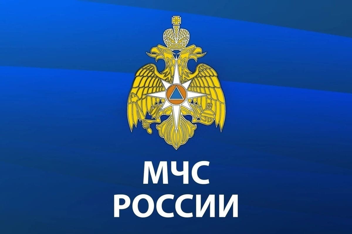 Спасатели МЧС и Росгвардии тренируются десантироваться с вертолёта Ми-8