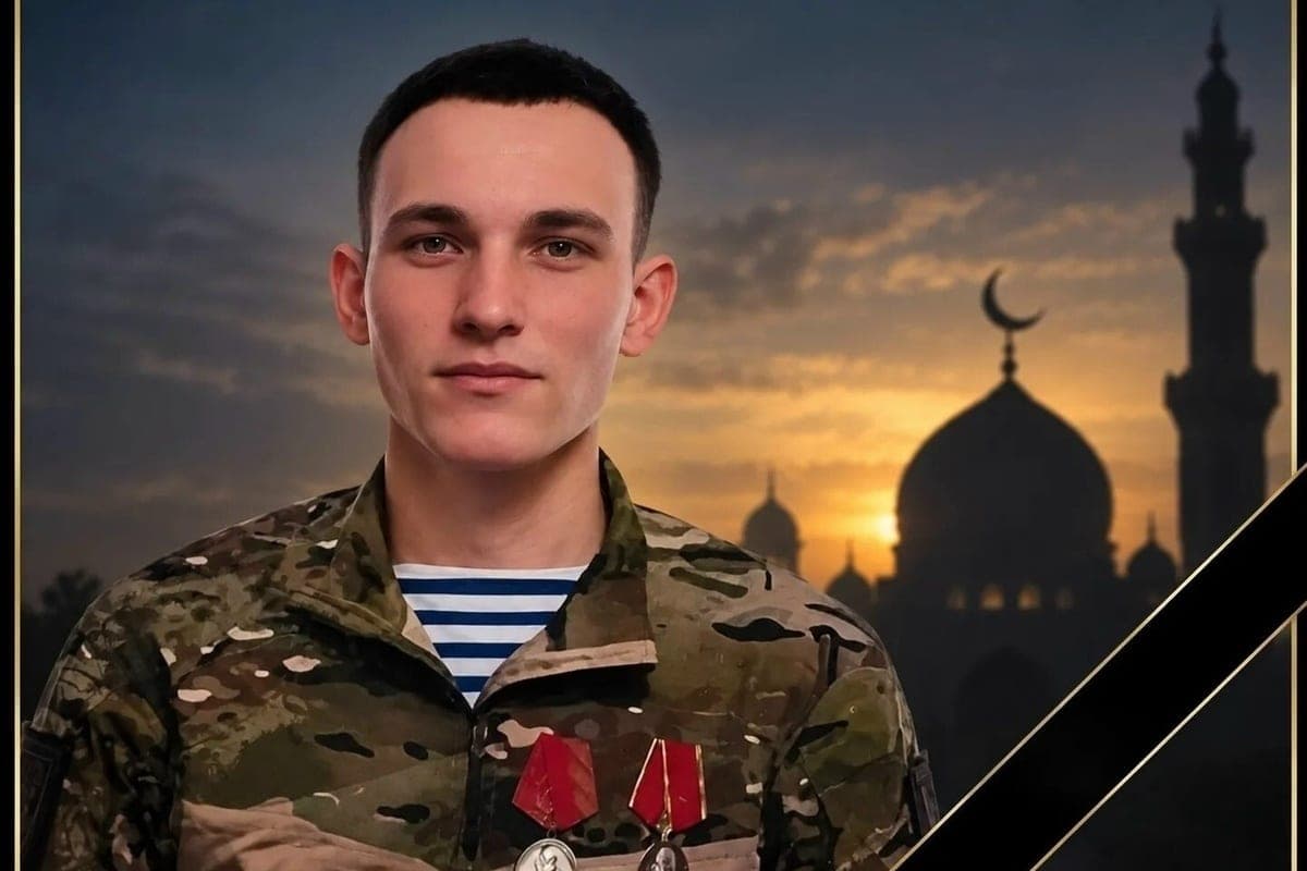 Relatives and fellow countrymen spend the last journey of fighter Arslan Abushaev