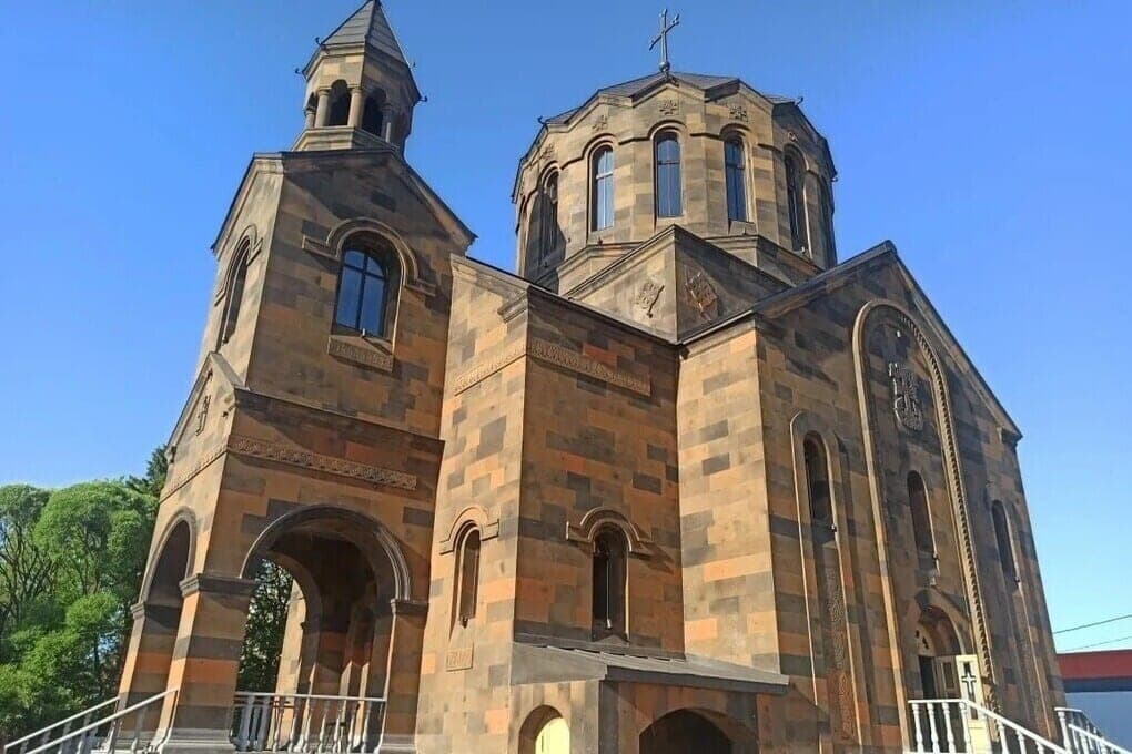 В Иванове архиепископ Езрас освятил алтарь новой армянской церкви