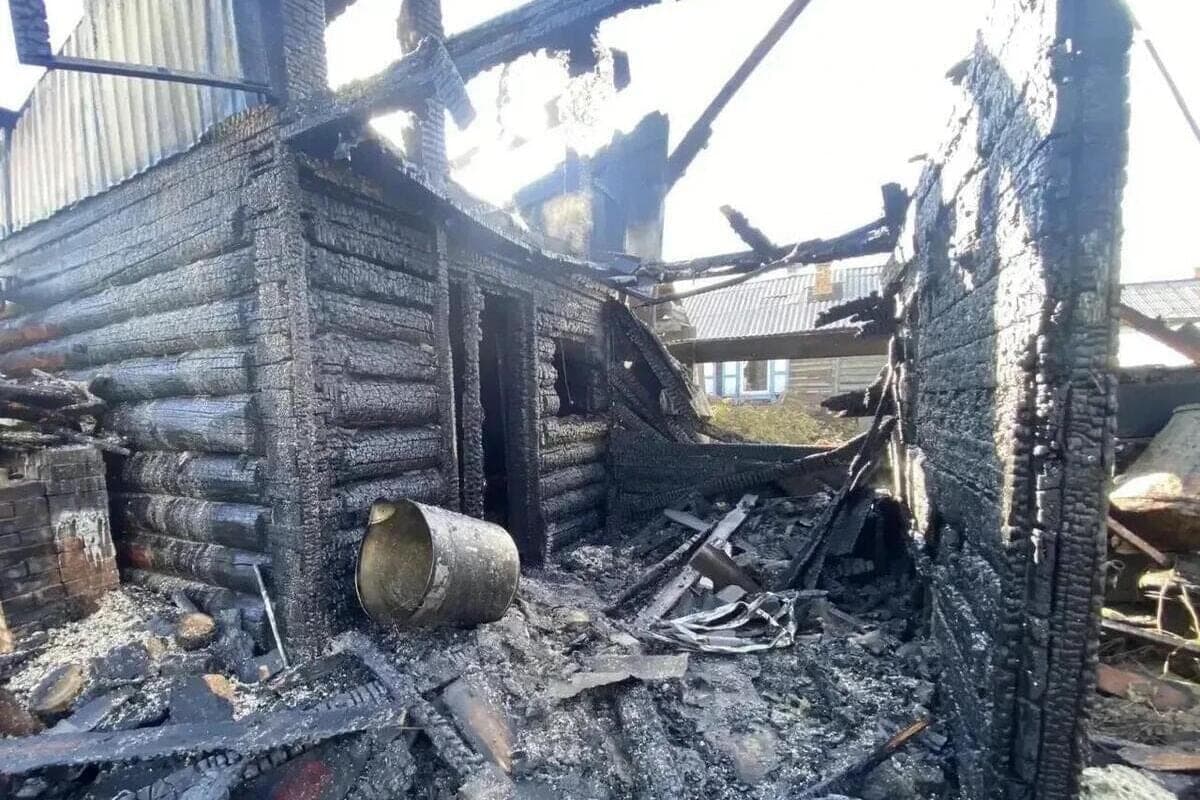 In Ulan-Ude, a bath and car wash box burned for a day