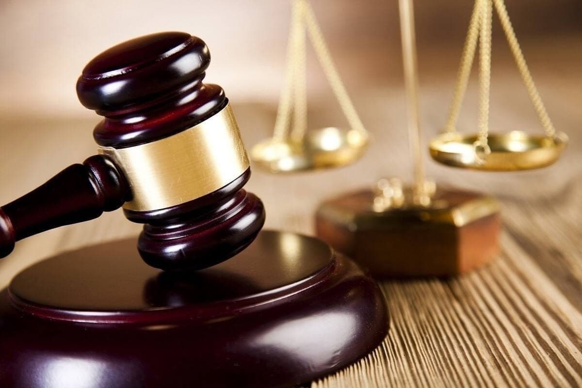 البروفسور المتهم بالتسبب في ضرر في الممتلكات تبول كالشبح