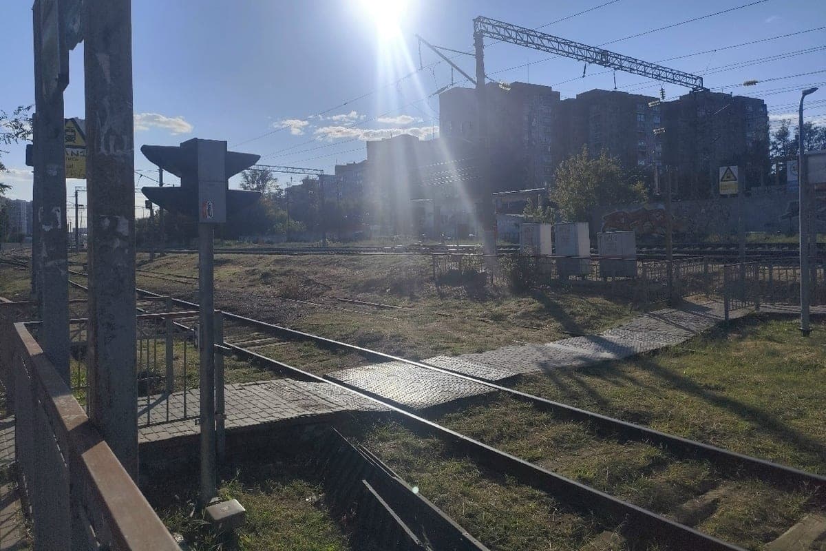 In Taganrog close four crossings through the railway track at the station