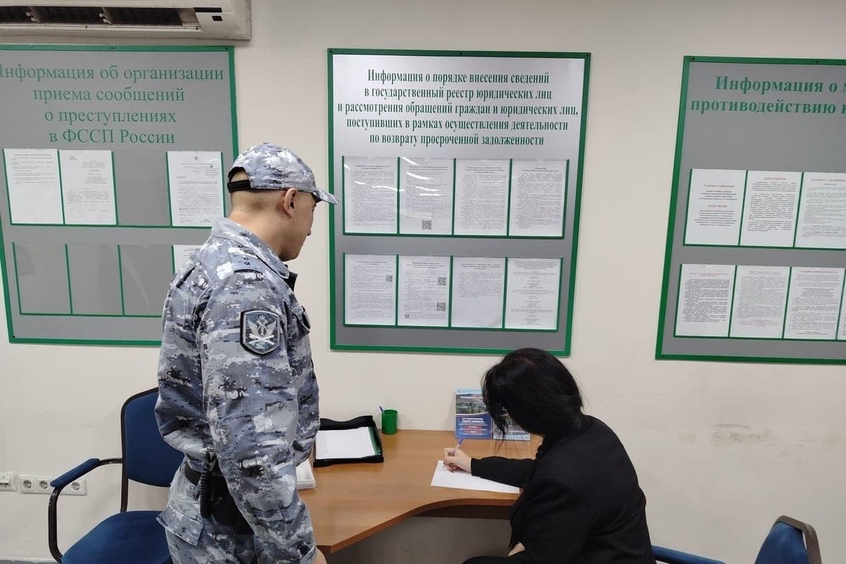 Скрывавшуюся от колонии за долг по алиментам крымчанку задержали приставы