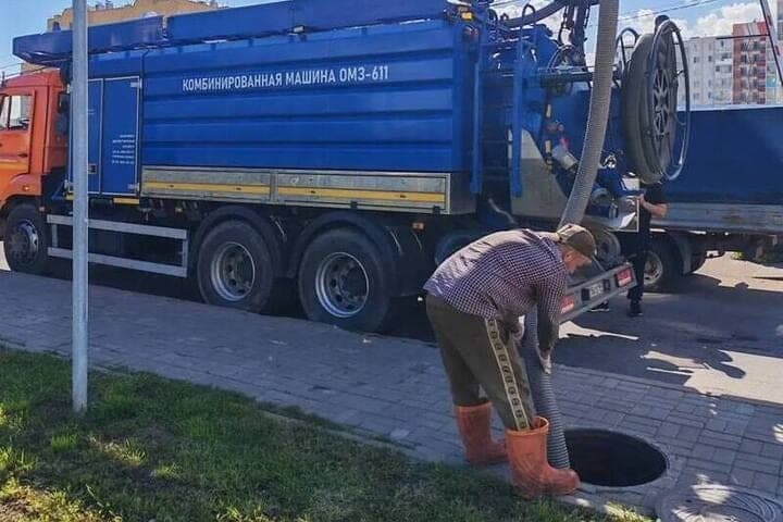 Drivers of 450 special cars of Lenoblevodokanal congratulated on their professional holiday