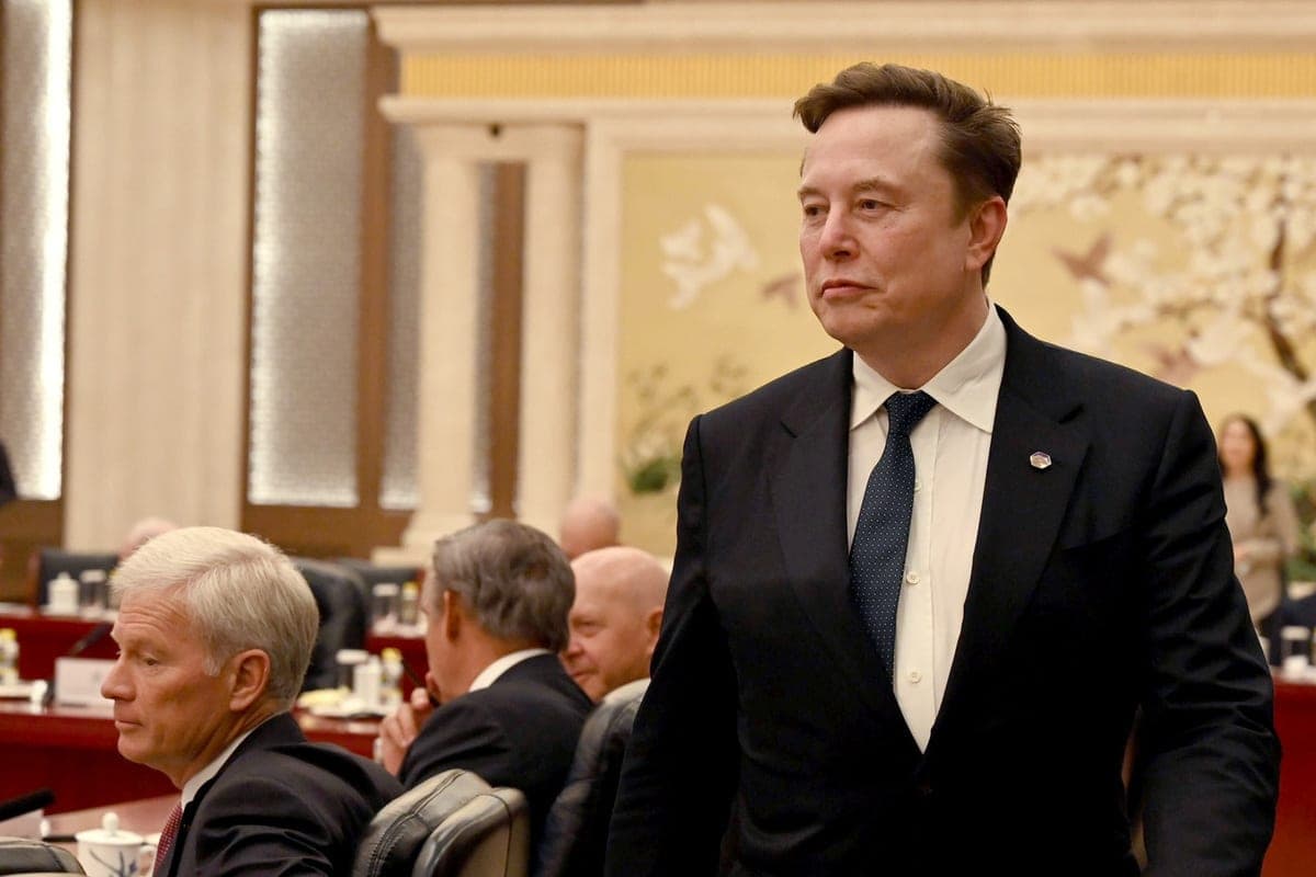 Musk dice que las comunicaciones por satélite Starlink deben seguir siendo civiles