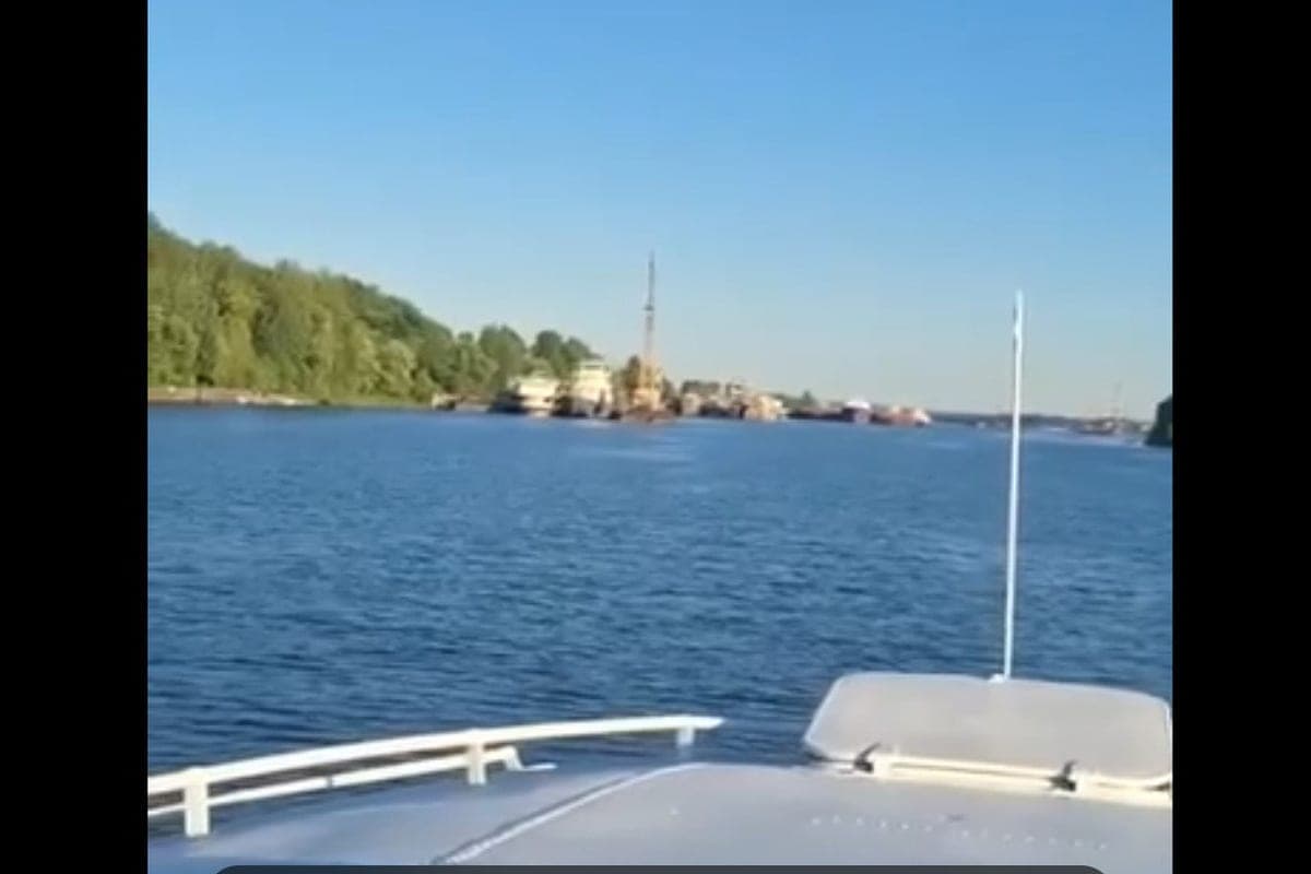 В Ярославле транспортная прокуратура заставила обучить капитана, посадившего судно на мель