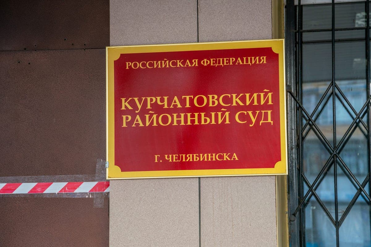 Мужчина явился в челябинский суд с топором «для личных целей»