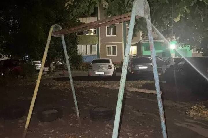 В Курске прокуратура требует 300 тысяч за травму девочки на детской площадке