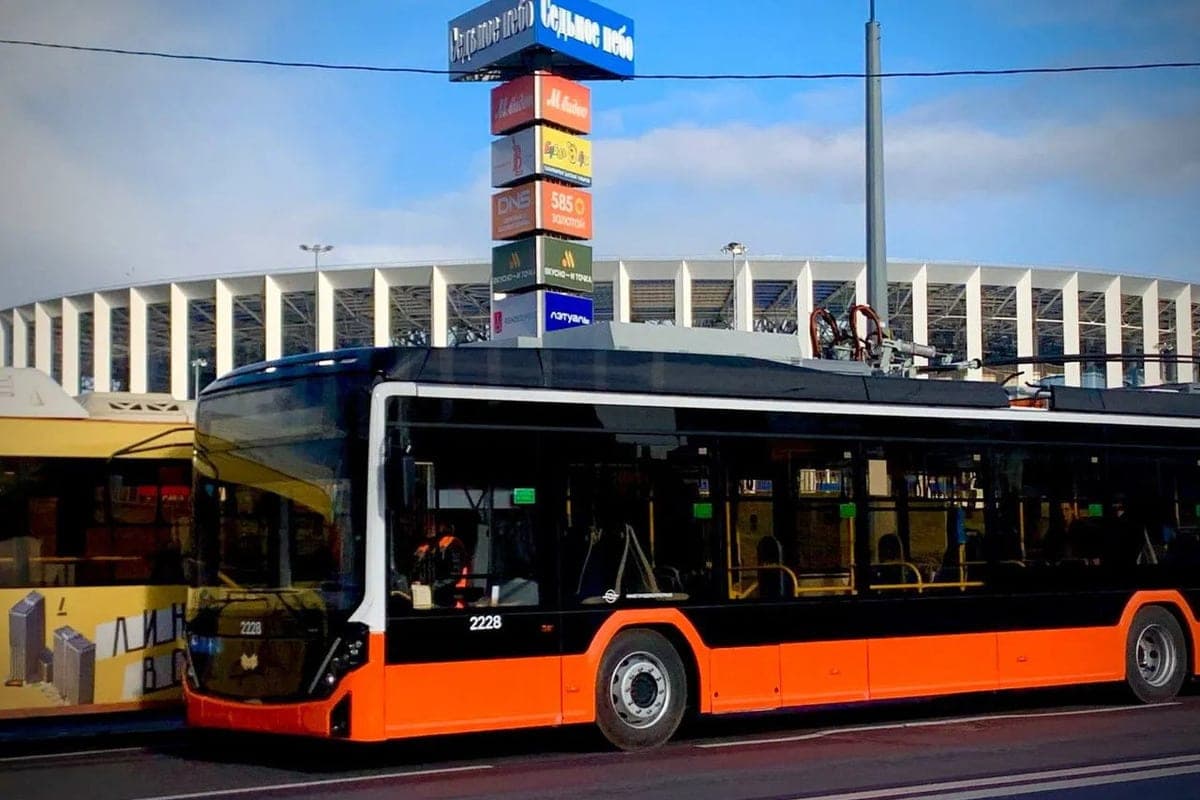 Passenger injured after falling off bus in Nizhny Novgorod