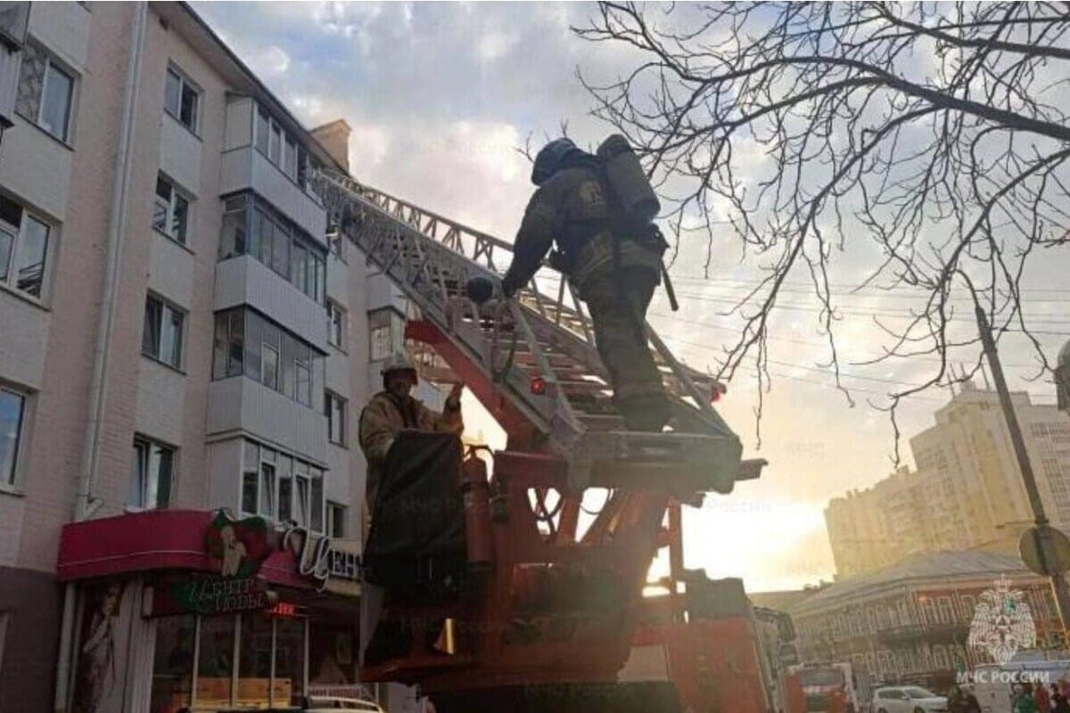 В Орле открытое горение в квартире на улице Поликарпова ликвидировали за 10 минут