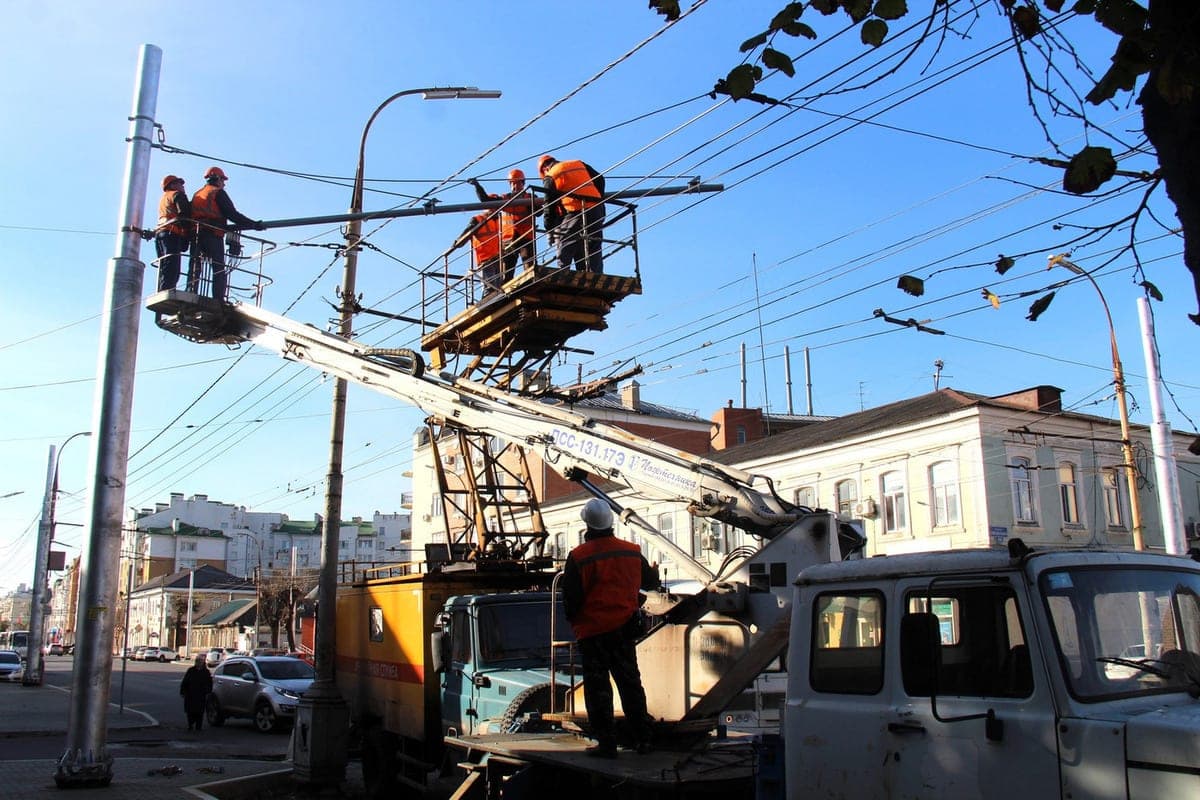 In Orel on Komsomolskaya will replace 7 brackets of the contact network