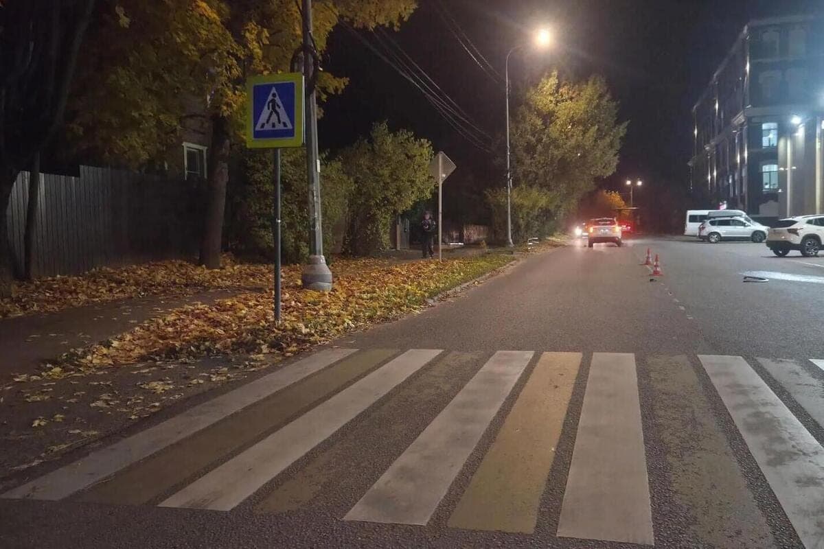 Автомобиль такси сбил подростка на пешеходном переходе в Серпухове