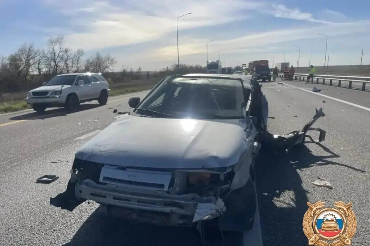 Два человека пострадали в ДТП с грузовиком на трассе М-4 «Дон» в Ростовской области