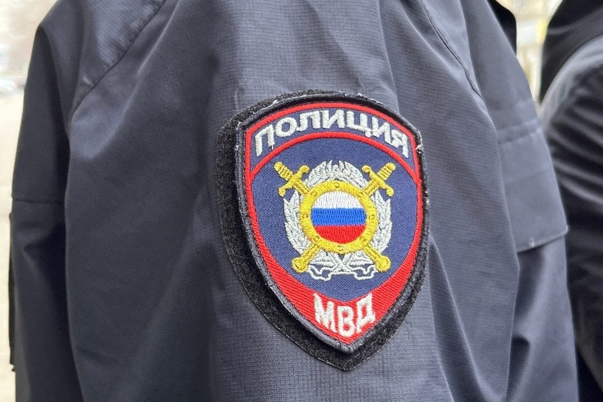 В Саратове полицейский сделал вид, что не замечает мигрантов