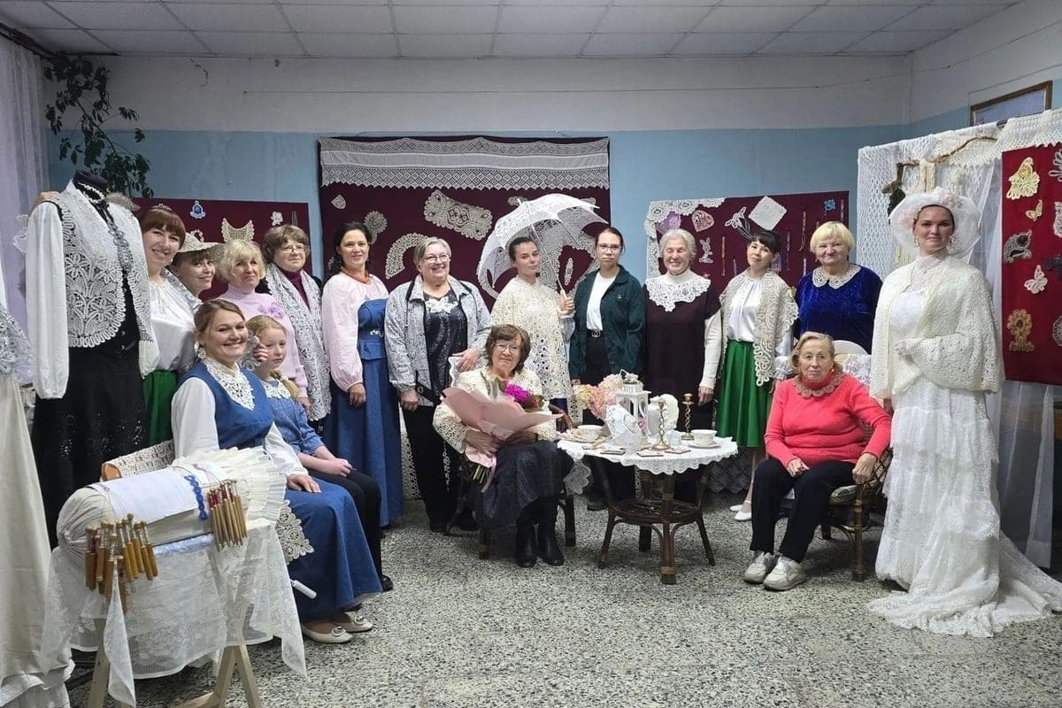 In the village of Batovo Gatchina district celebrated the anniversary of the club "Lacemakers"