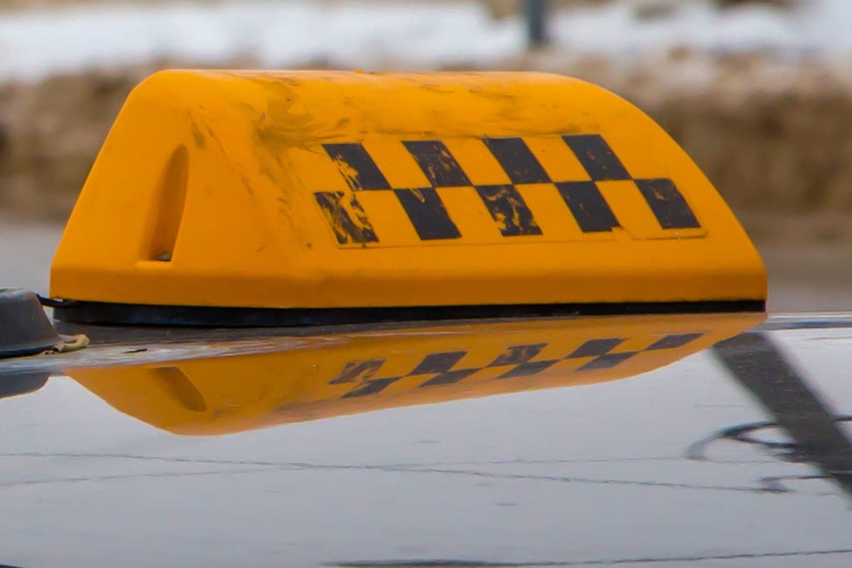 In Jakutsk stahl ein Schulmädchen ein Auto von einem Taxifahrer