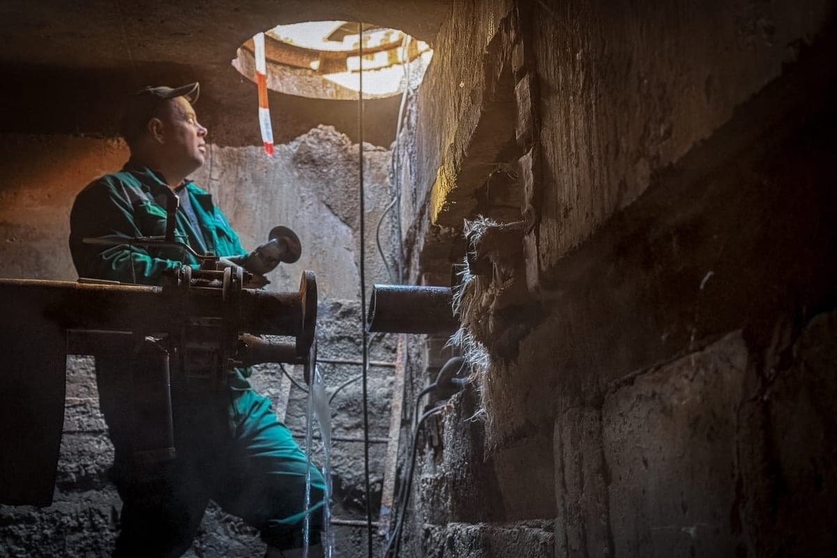 Pskov heat networks are preparing for cooling and replacing the pipeline on the street of Labor