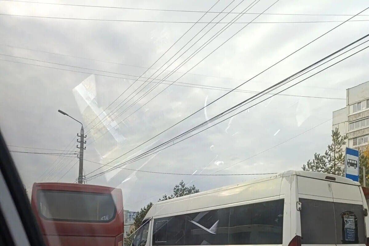 Bus and minibus on Kirov street in Tula collided at a common stop