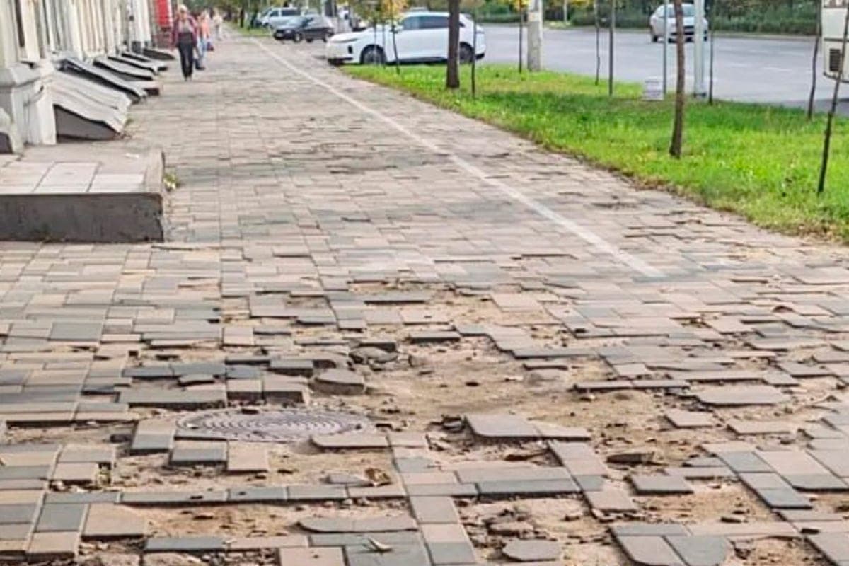 Lipchan complained about the broken sidewalk at the stop Franzenyuk