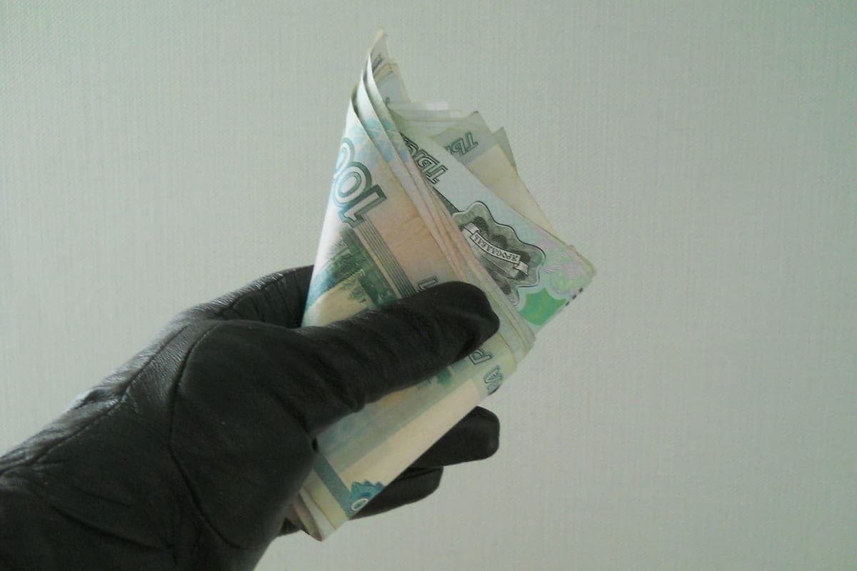 В Пермском крае 85-летнюю пенсионерку обокрали под предлогом снятия порчи