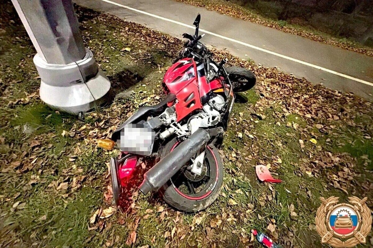 In Tver, a motorcyclist was injured in an accident with two foreign cars