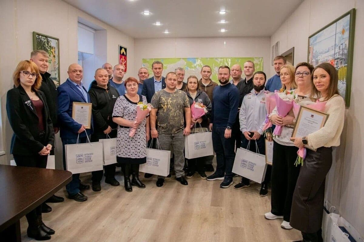 Иван Лебедев наградил 68 работников дорожного хозяйства Мурманска в честь профессионального праздника