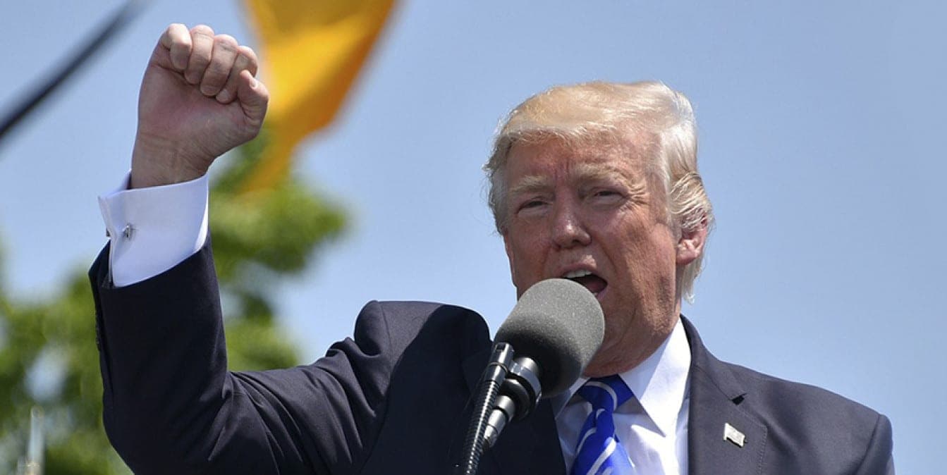 Трамп заявил о необходимости решить проблему миграции в Европе