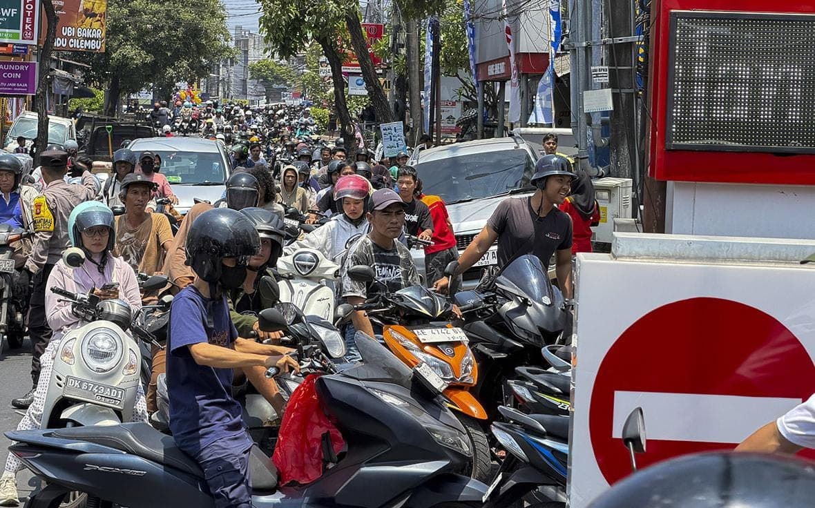 Bali authorities on the background of a shortage of gasoline reminded of public transport