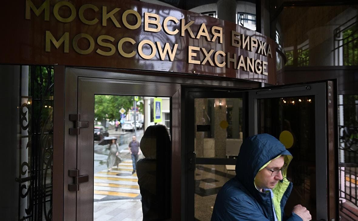 The index of the Moscow exchange for the first time in two months exceeded 2400 points