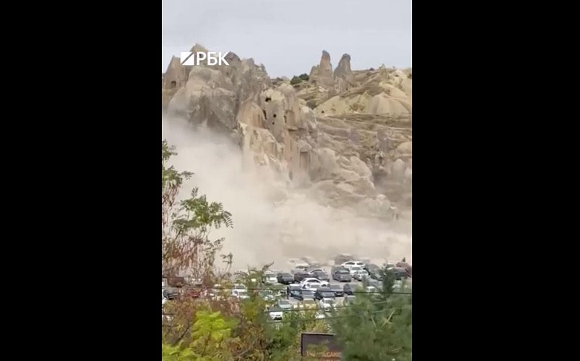 В турецкой Каппадокии обрушилась скала, есть погибшие. Видео