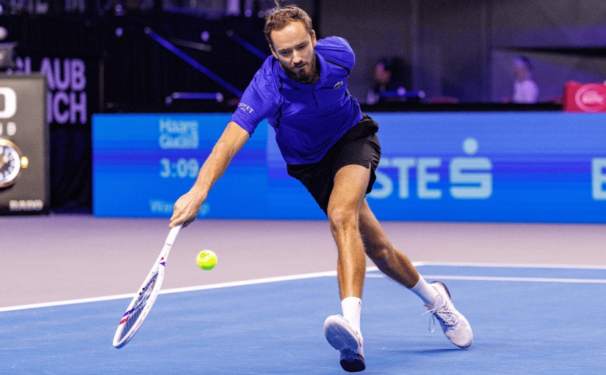 Медведев после победы в Алма-Ате успешно стартовал на турнире ATP в Вене