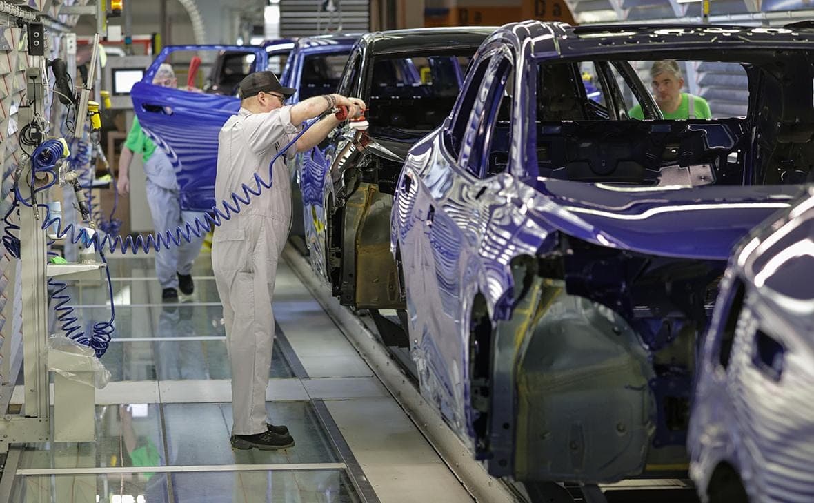 SZ узнала, что Volkswagen заморозит зарплаты сотрудников до 2030 года