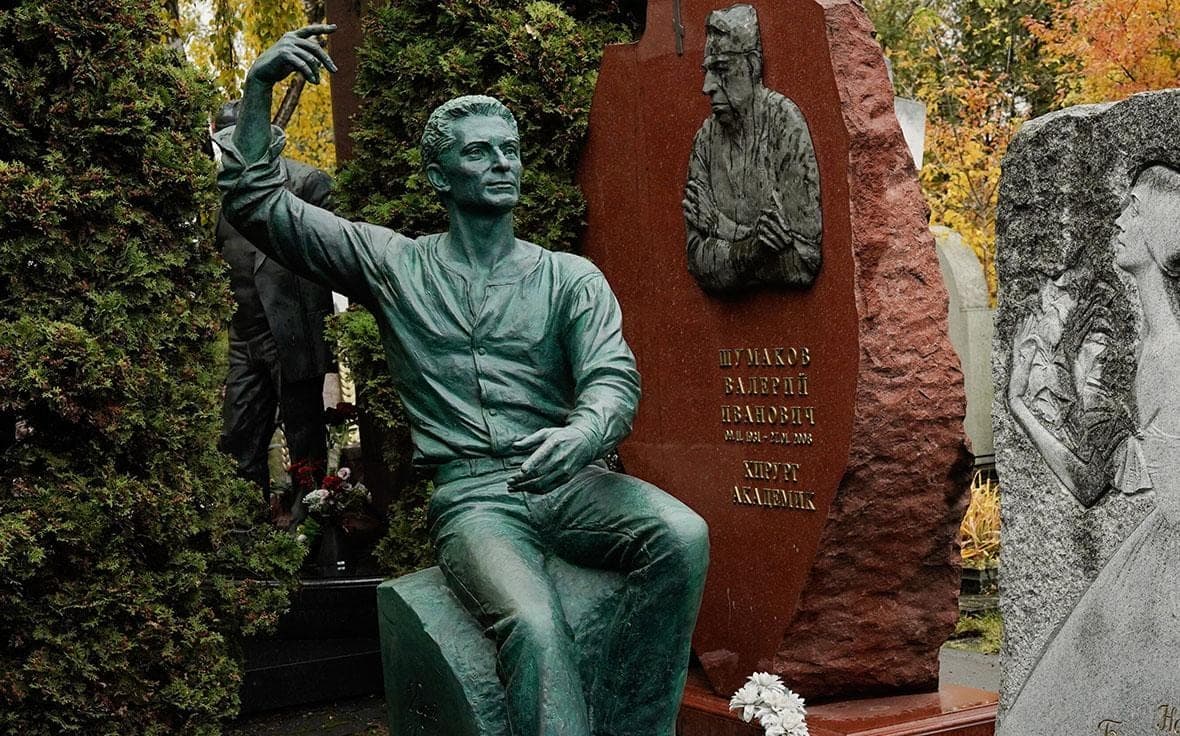 On the grave of Yuri Grigorovich in Moscow opened a monument