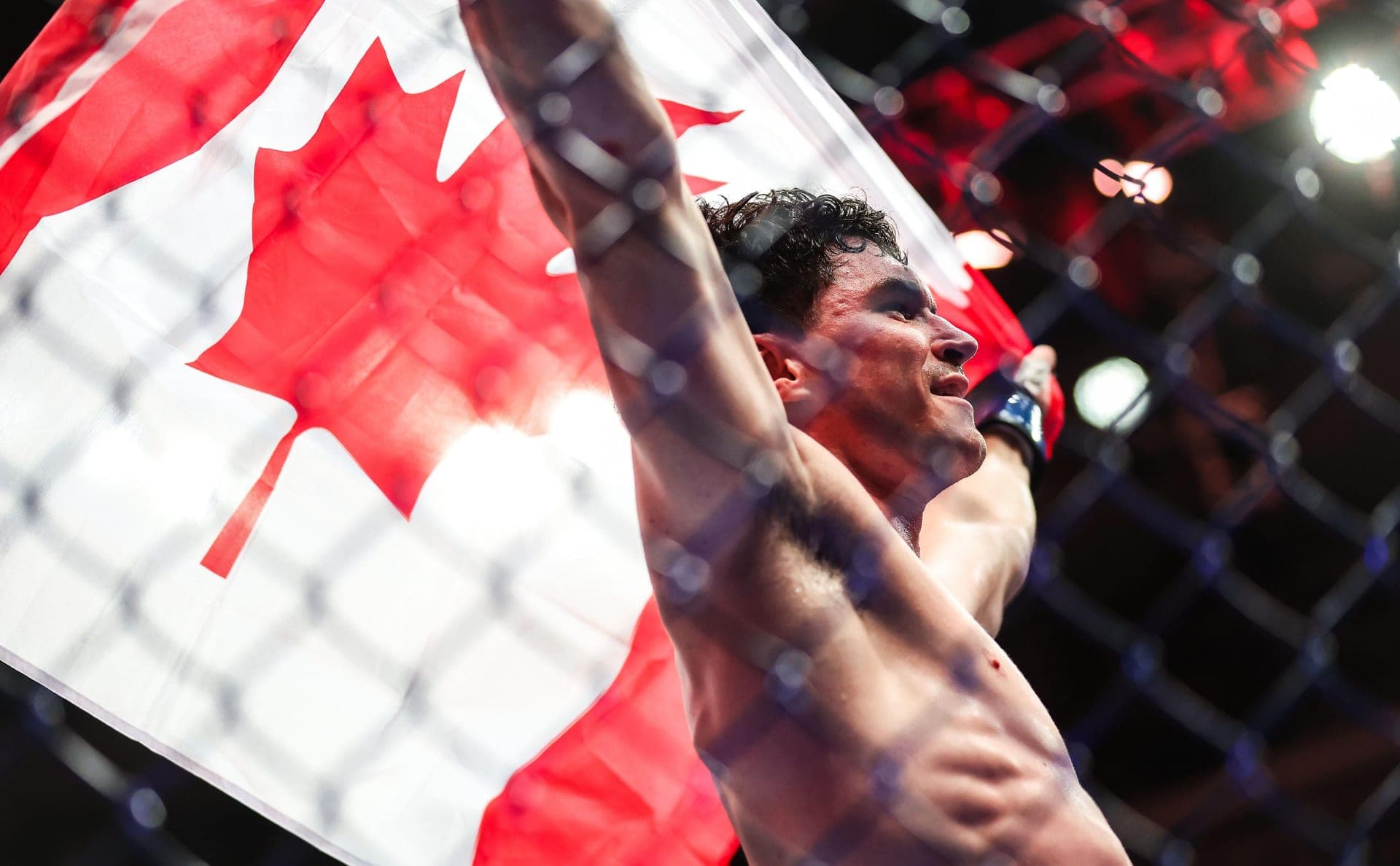 Un oficial de policía lanzó una deflexión de un participante en una pelea en el torneo UFC en Canadá
