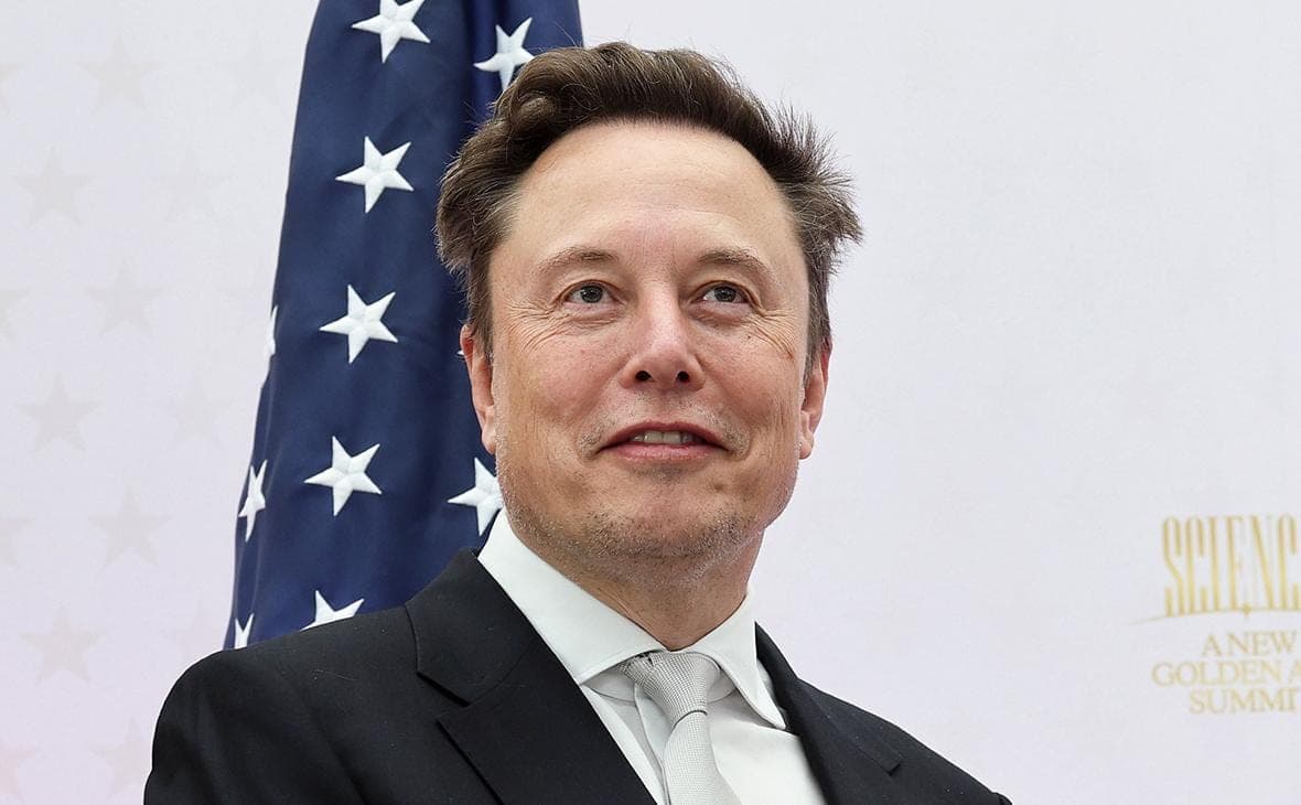 The first trillionaire in history lost that title again