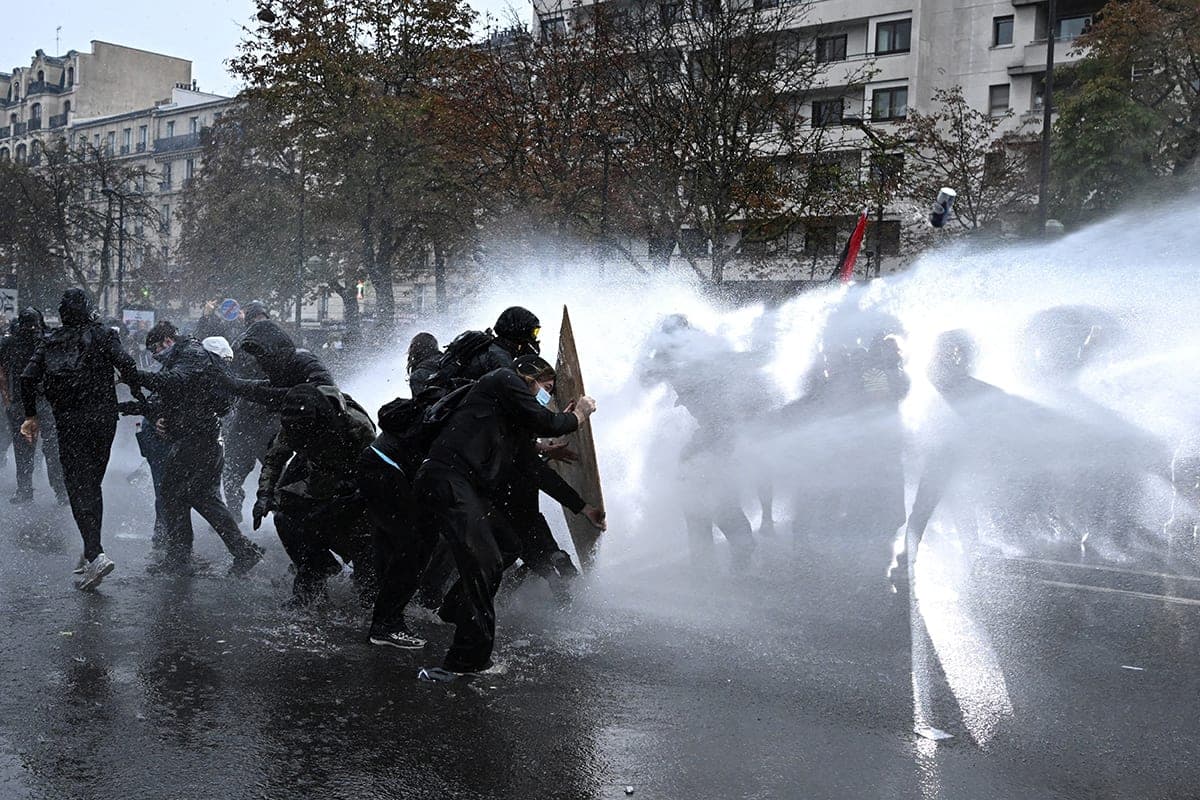 Les groupes de protestation français appellent à plus de protestations