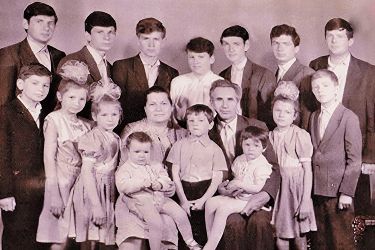92 внука и 33 правнука: история самого многодетного дедушки Беларуси