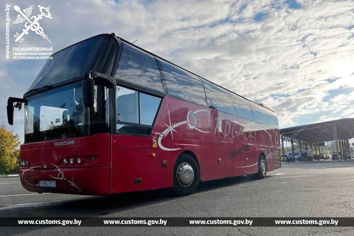 Брестские таможенники пресекли попытку незаконного ввоза автобуса на территорию ЕАЭС