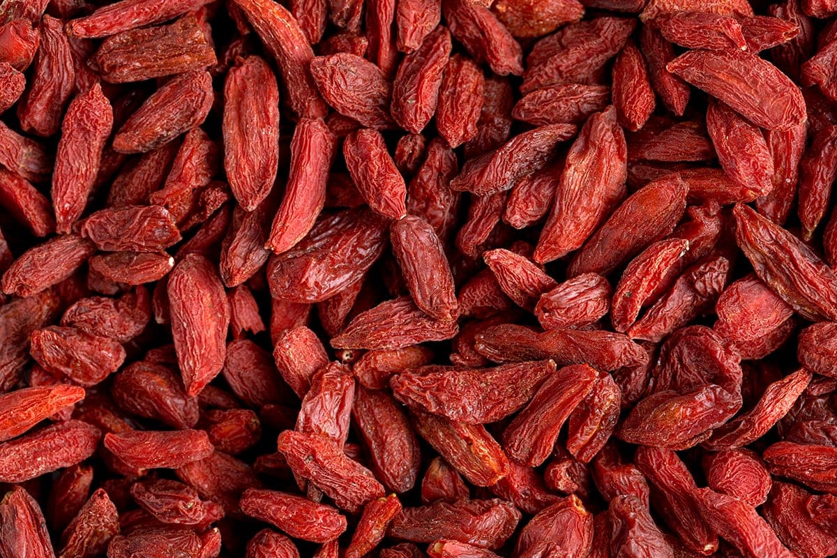 What are the benefits of dried barberry and how to use it in cooking