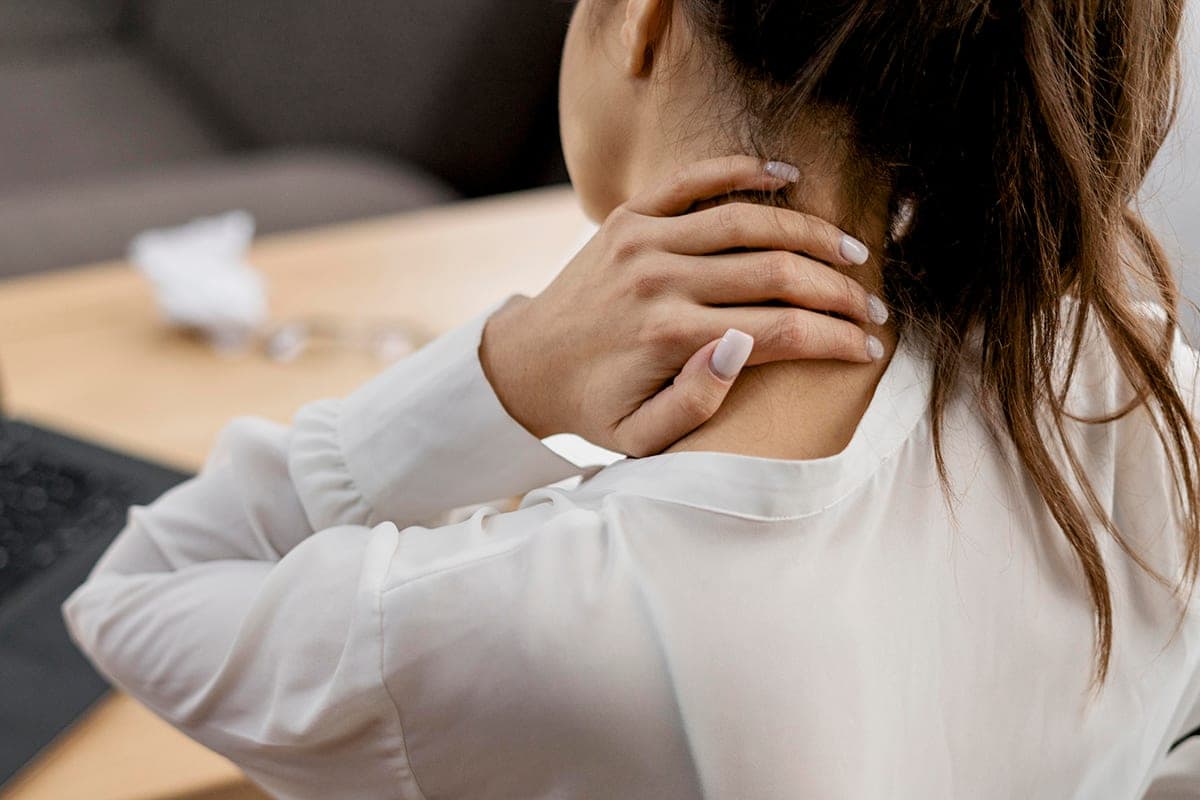How to recognize subluxations of the cervical vertebra: symptoms that should alert