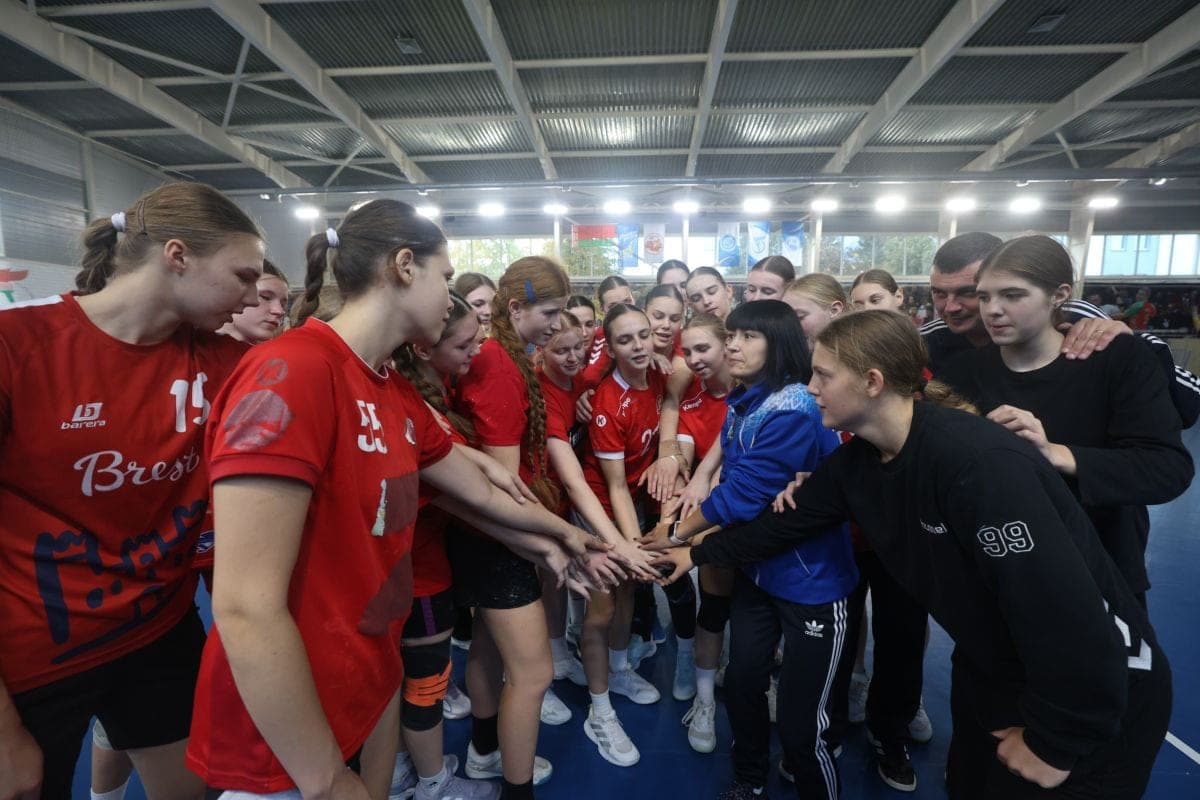 Белорусские гандболистки готовятся стартовать на чемпионате мира среди девушек до 16 лет