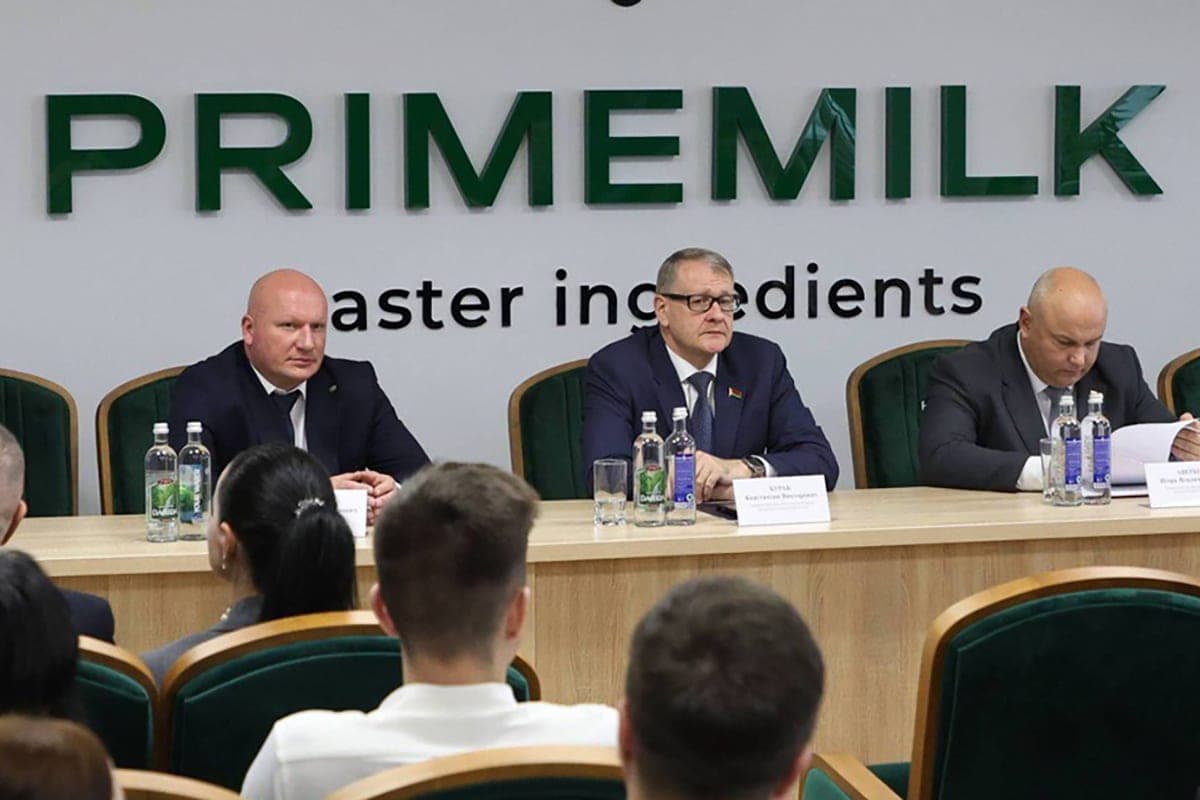 Традиционные ценности и поддержка семей: Бурак встретился с коллективом «Праймилк» в Щучине