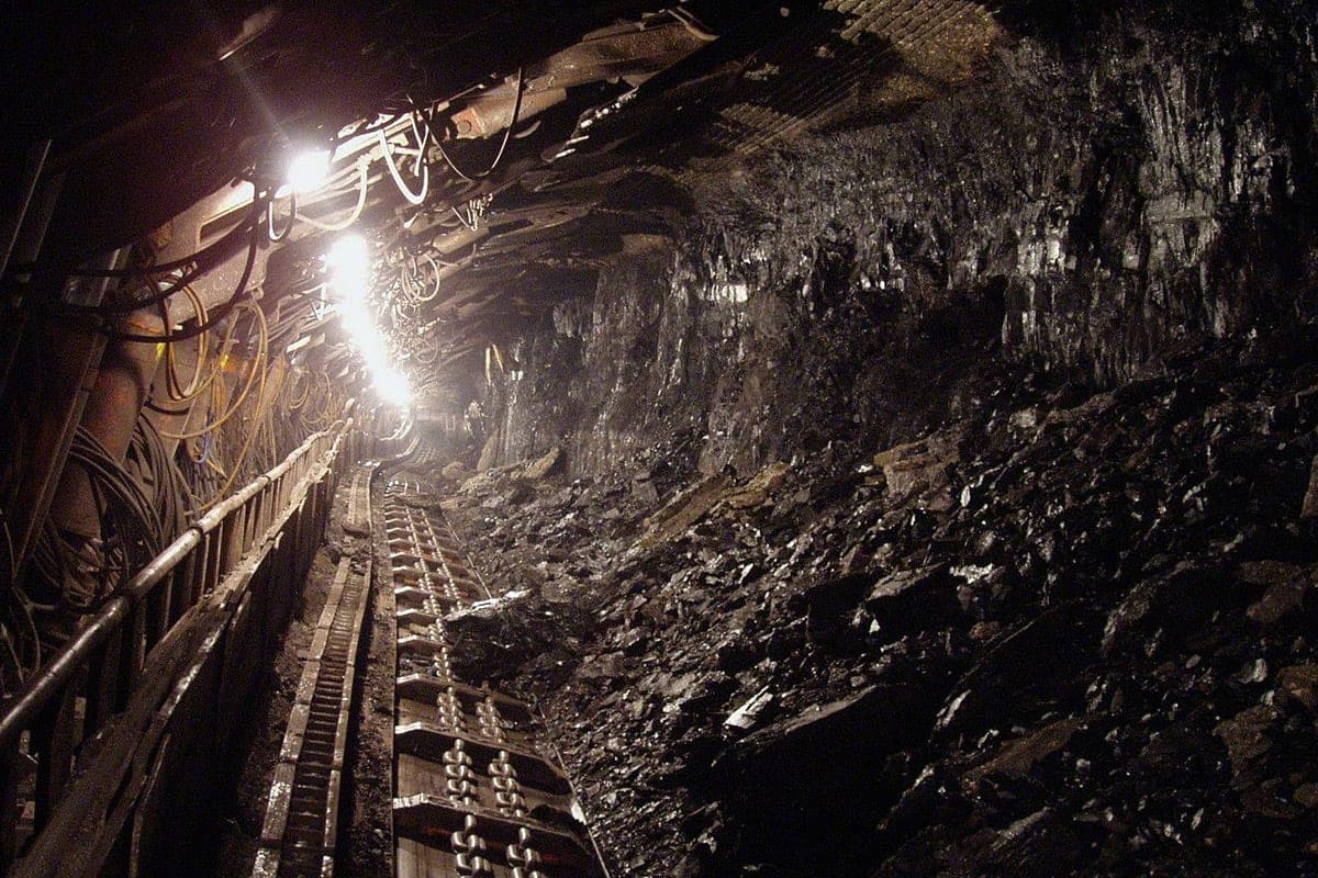 In Colombia, due to the collapse in an illegal mine killed at least nine people